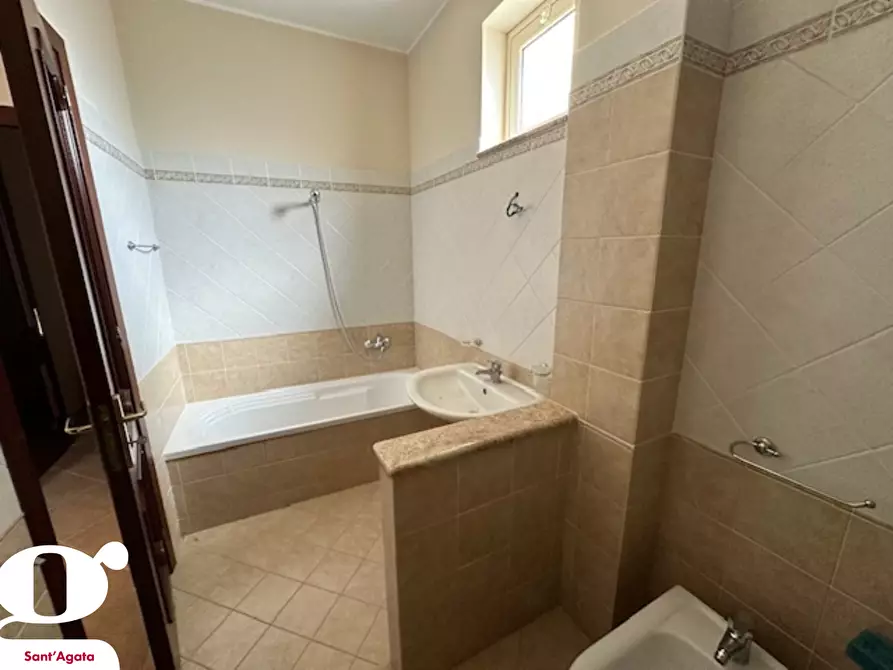 Immagine 9 di Appartamento in vendita  in Via BENEDETTO BRIN, 333 a Caronia