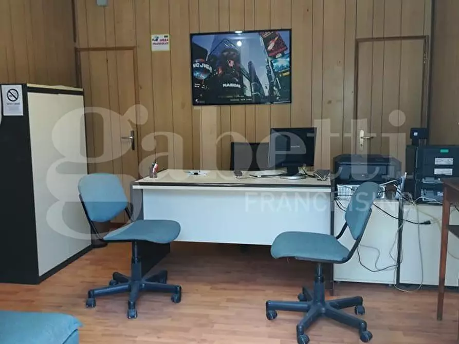 Immagine 4 di Negozio in affitto  in Piazza Tredici Vittime a Palermo