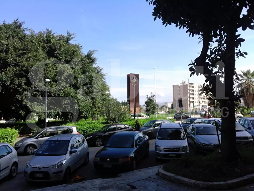 Immagine 2 di Negozio in affitto  in Piazza Tredici Vittime a Palermo