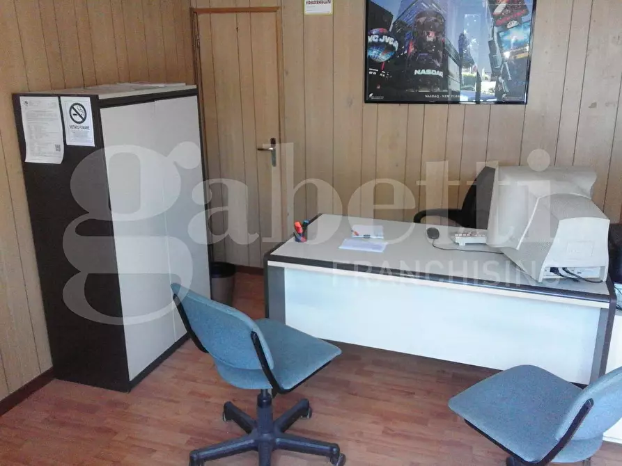 Immagine 6 di Negozio in affitto  in Piazza Tredici Vittime a Palermo