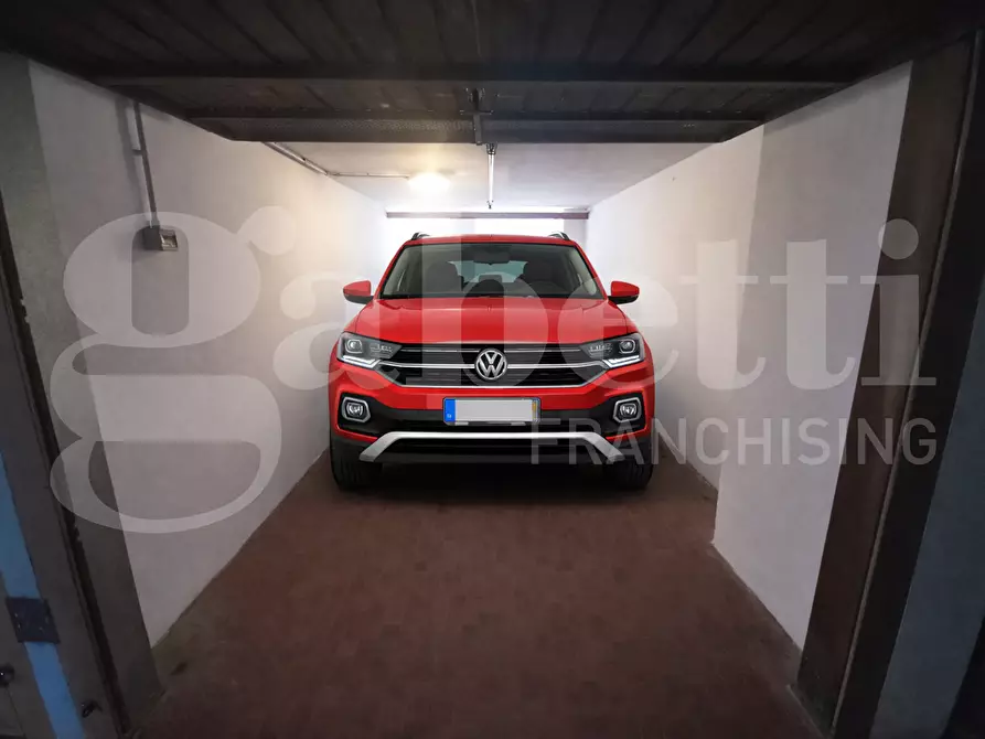 Immagine 2 di Box auto in vendita  in Via SOTTOMARINA - VIA CANNONI, 00 a Chioggia