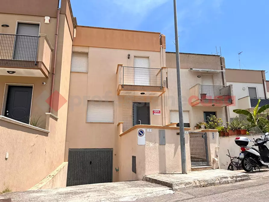 Immagine 1 di Casa indipendente in vendita  in Piazza Comi a Maglie