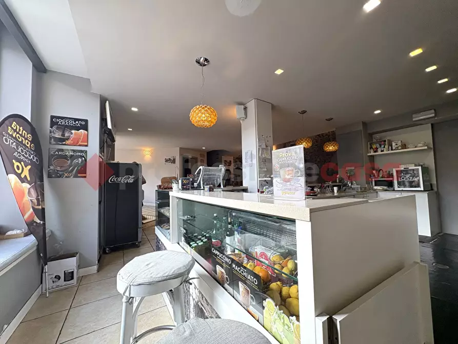 Immagine 14 di Negozio in vendita  in Piazza FONTANA VECCHIA, 8 a Terracina