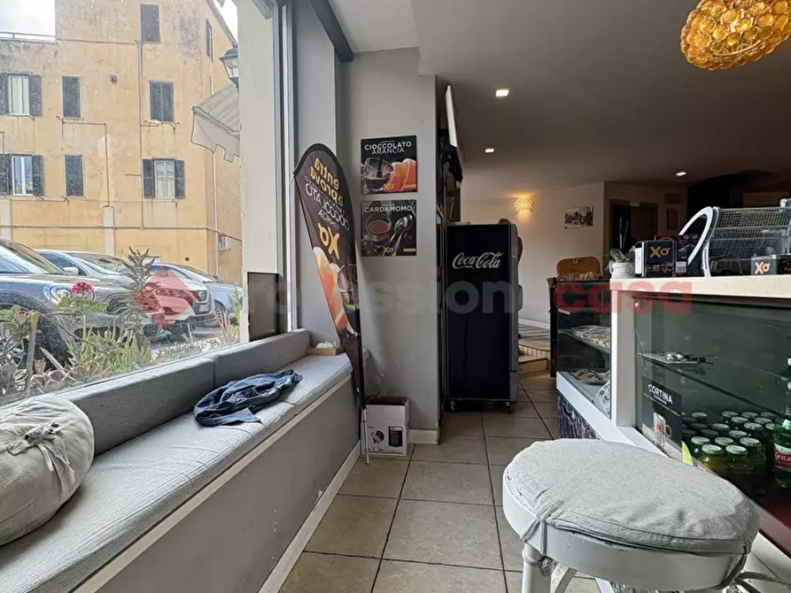 Immagine 10 di Negozio in vendita  in Piazza FONTANA VECCHIA, 8 a Terracina