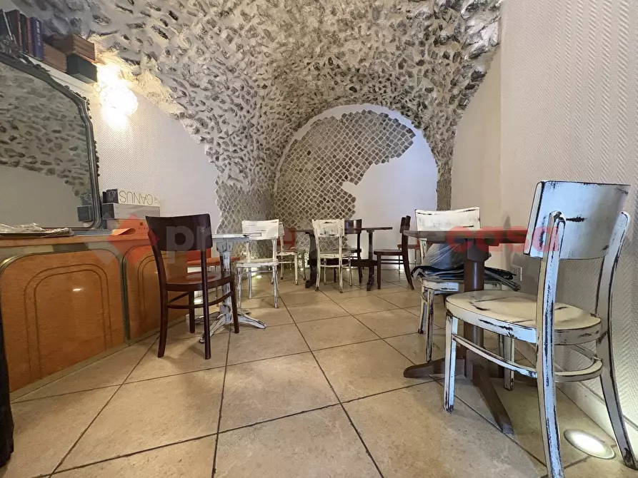 Immagine 28 di Negozio in vendita  in Piazza FONTANA VECCHIA, 8 a Terracina