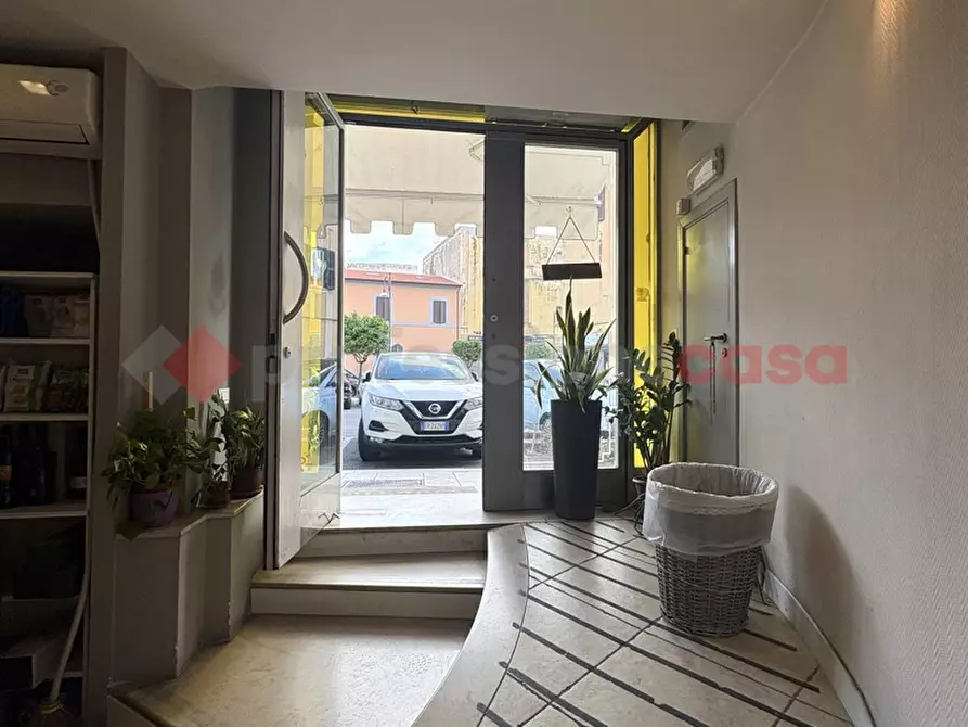 Immagine 19 di Negozio in vendita  in Piazza FONTANA VECCHIA, 8 a Terracina