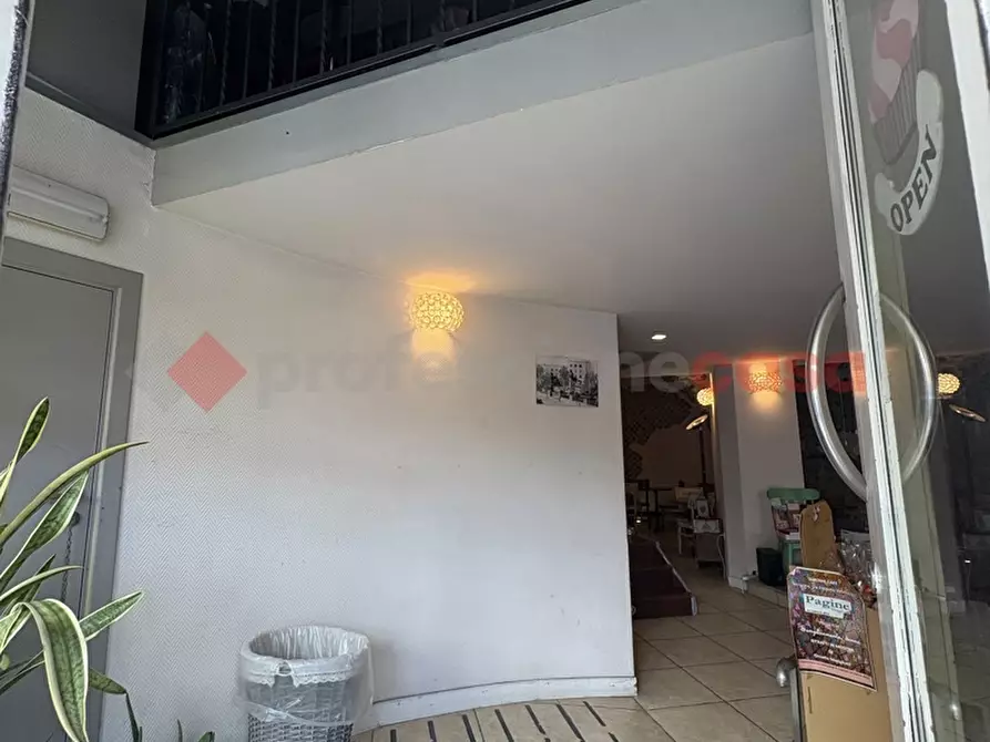 Immagine 22 di Negozio in vendita  in Piazza FONTANA VECCHIA, 8 a Terracina