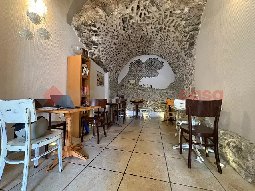 Immagine 7 di Negozio in vendita  in Piazza FONTANA VECCHIA, 8 a Terracina