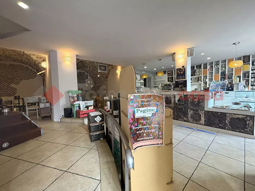 Immagine 3 di Negozio in vendita  in Piazza FONTANA VECCHIA, 8 a Terracina