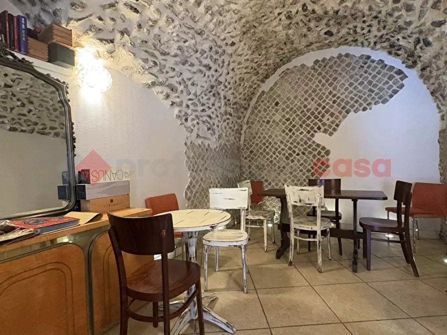 Immagine 27 di Negozio in vendita  in Piazza FONTANA VECCHIA, 8 a Terracina