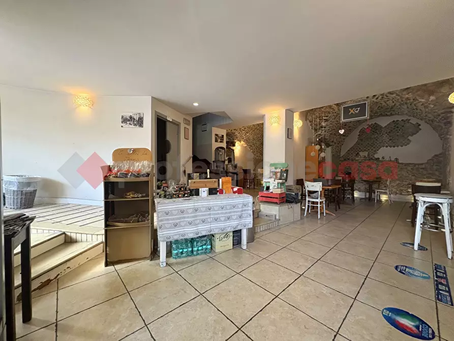 Immagine 12 di Negozio in vendita  in Piazza FONTANA VECCHIA, 8 a Terracina
