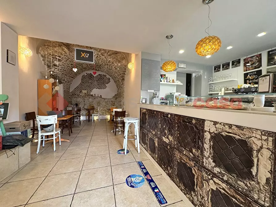 Immagine 5 di Negozio in vendita  in Piazza FONTANA VECCHIA, 8 a Terracina