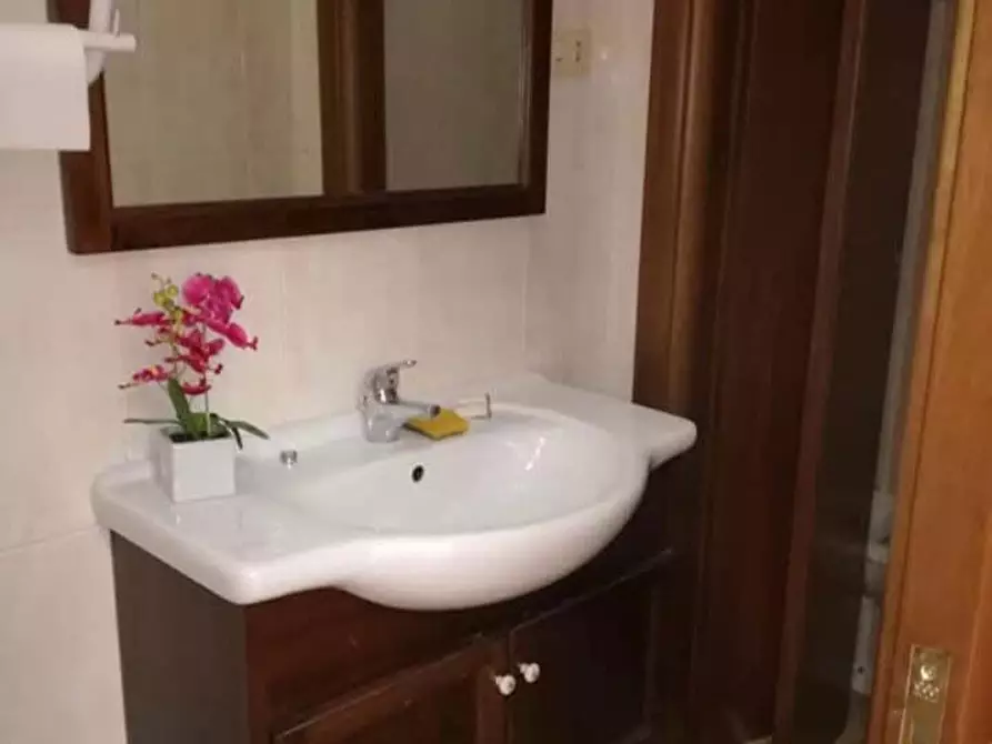 Immagine 12 di Negozio in vendita  in Via dell'Archivio, 13 a Vicovaro