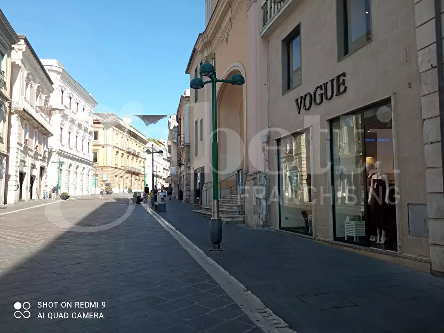 Immagine 1 di Negozio in affitto  in Corso Garibaldi, 139 a Benevento