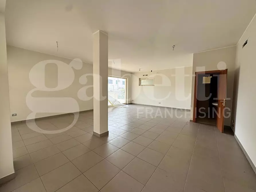 Immagine 7 di Negozio in vendita  in Via de Titta, 14 a Pineto