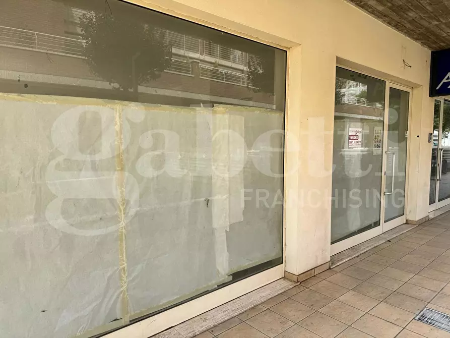 Immagine 3 di Negozio in vendita  in Via de Titta, 14 a Pineto