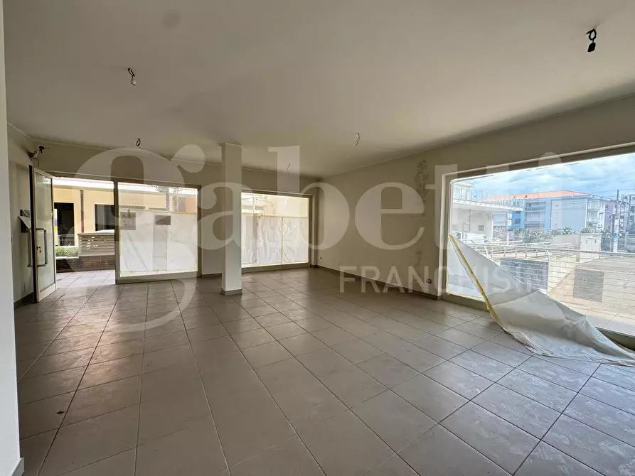 Immagine 11 di Negozio in vendita  in Via de Titta, 14 a Pineto