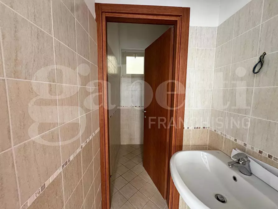 Immagine 13 di Negozio in vendita  in Via de Titta, 14 a Pineto