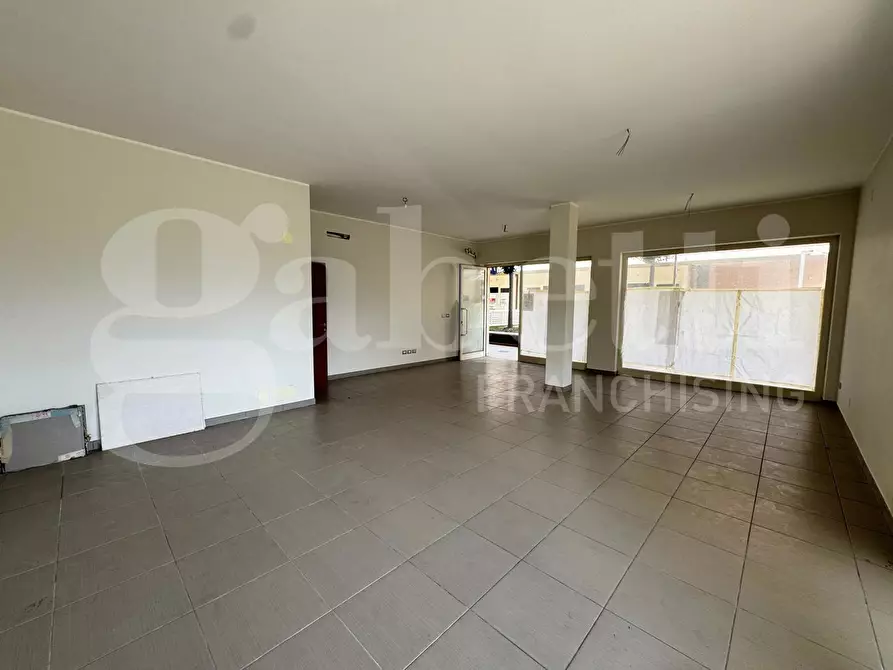 Immagine 10 di Negozio in vendita  in Via de Titta, 14 a Pineto