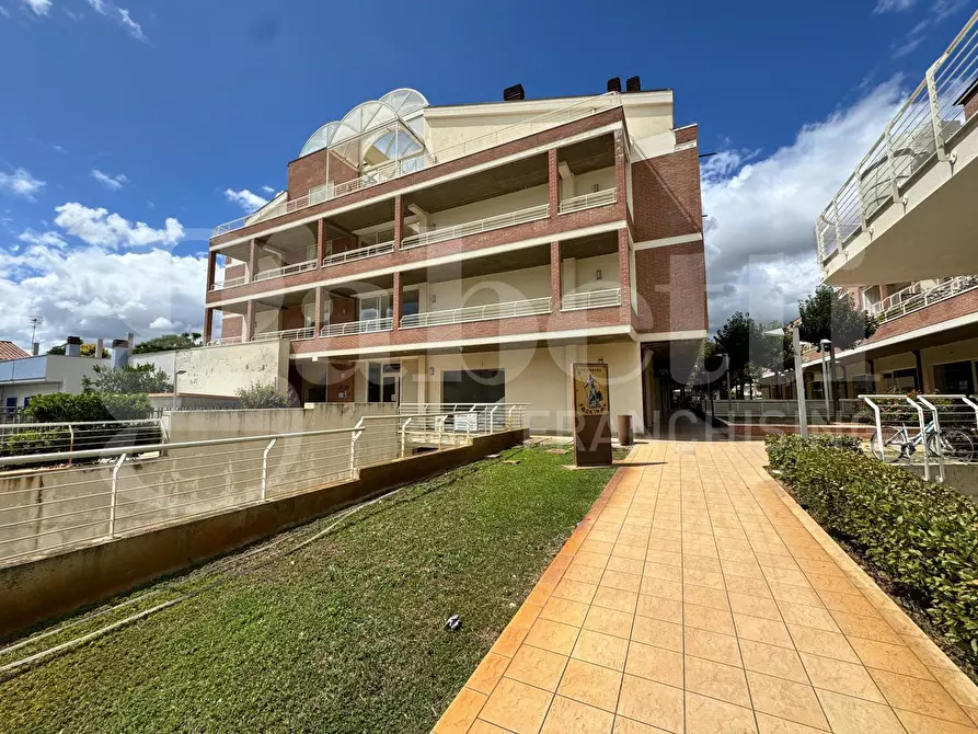 Immagine 1 di Negozio in vendita  in Via de Titta, 14 a Pineto