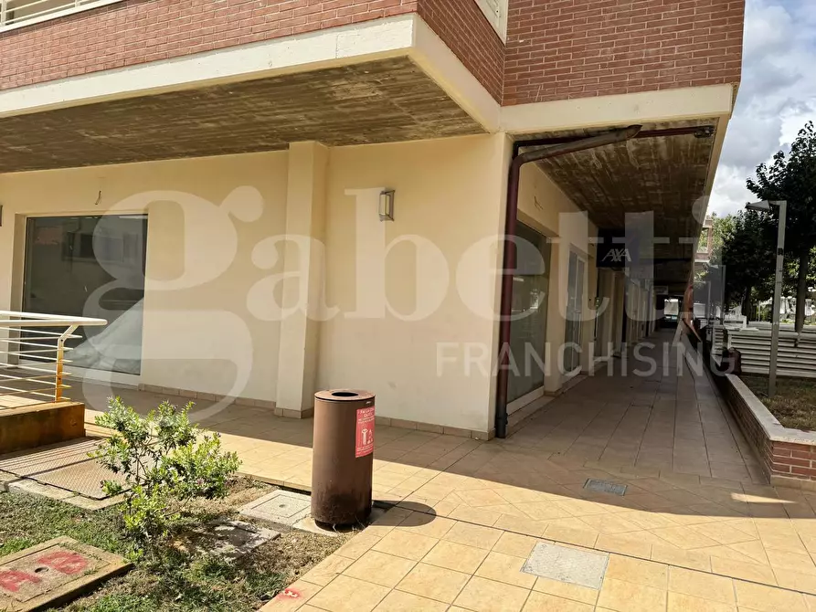 Immagine 6 di Negozio in vendita  in Via de Titta, 14 a Pineto