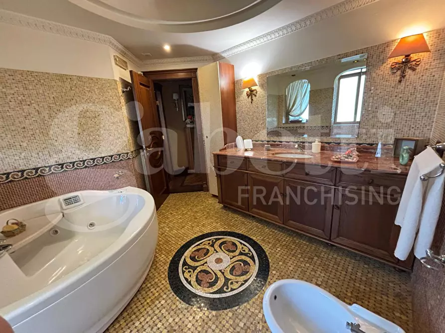 Immagine 13 di Appartamento in vendita  in Vico sant'eframo vecchio a Napoli