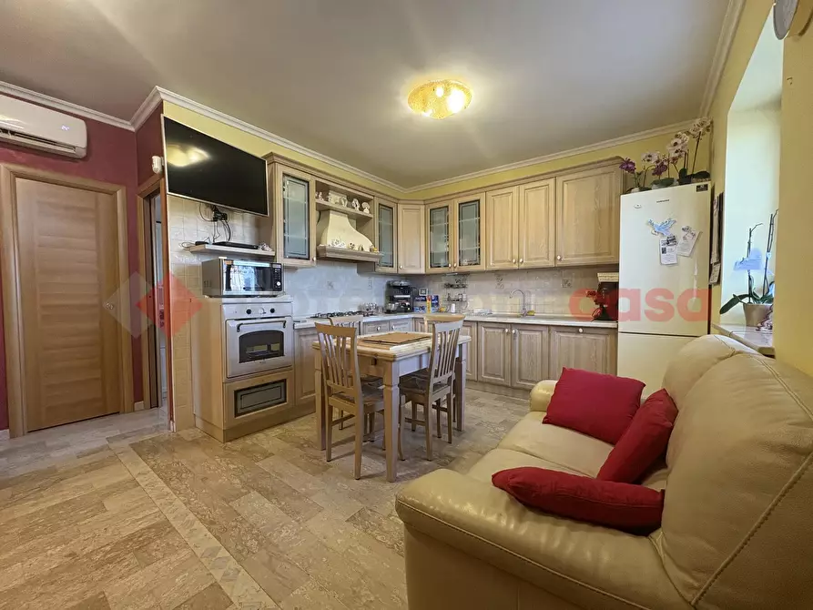 Immagine 4 di Casa bifamiliare in vendita  in Via GUADO BASTIANELLI, 80 a Fondi