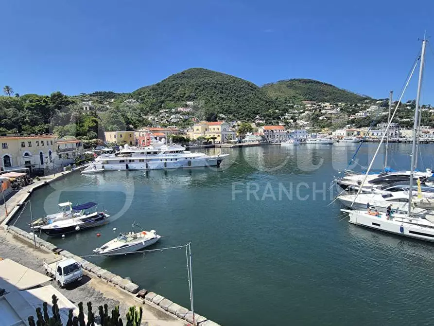 Immagine 1 di Appartamento in vendita  in Via porto a Ischia