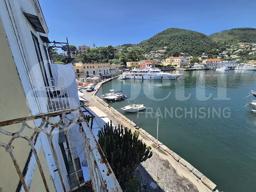 Immagine 3 di Appartamento in vendita  in Via porto a Ischia