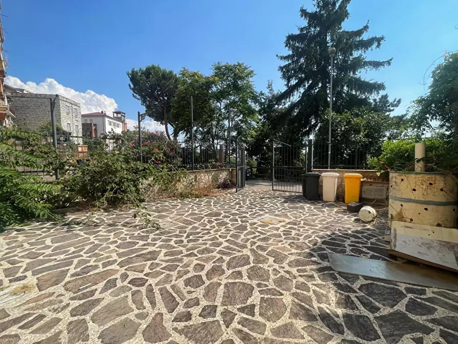 Immagine 2 di Negozio in affitto  in Via della crocetta, 0 a San Polo Dei Cavalieri