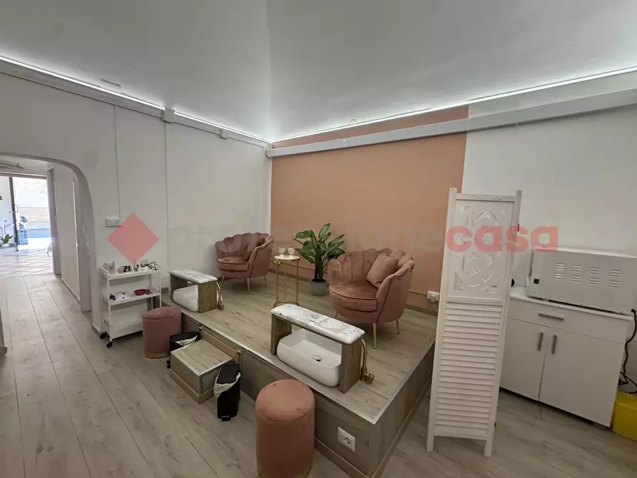 Immagine 8 di Attività commerciale in vendita  in Via MIGNOGNA, 6 a Taranto