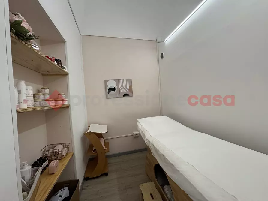 Immagine 10 di Attività commerciale in vendita  in Via MIGNOGNA, 6 a Taranto