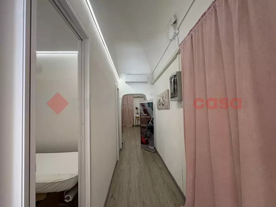 Immagine 4 di Attività commerciale in vendita  in Via MIGNOGNA, 6 a Taranto