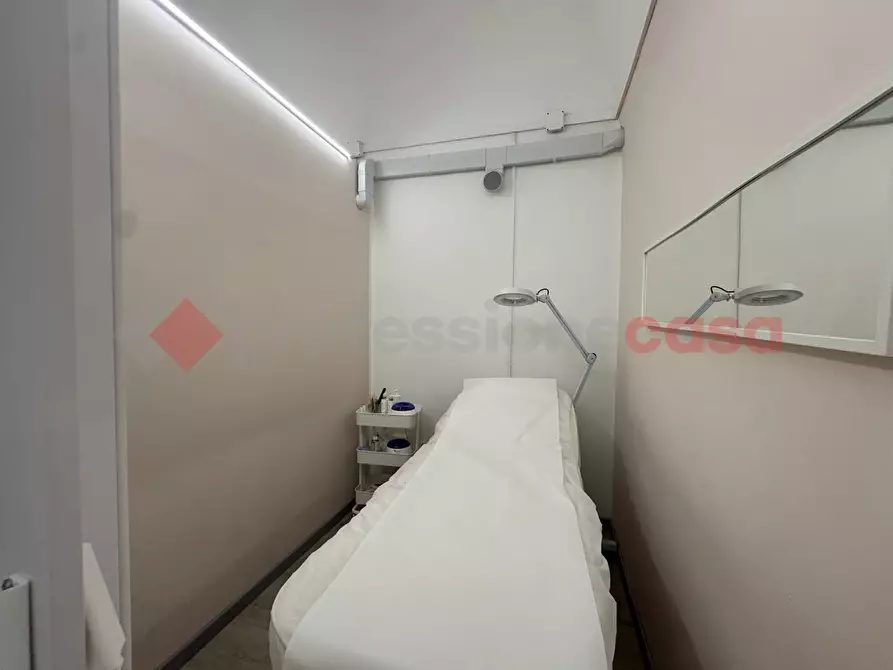 Immagine 9 di Attività commerciale in vendita  in Via MIGNOGNA, 6 a Taranto