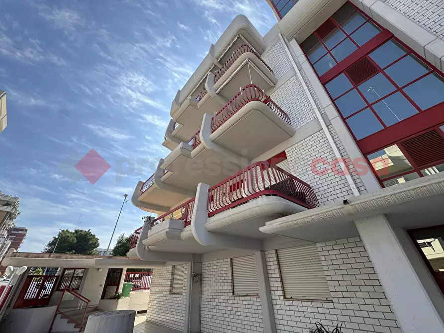 Immagine 4 di Appartamento in vendita  in Viale VIRGILIO, 138 a Taranto