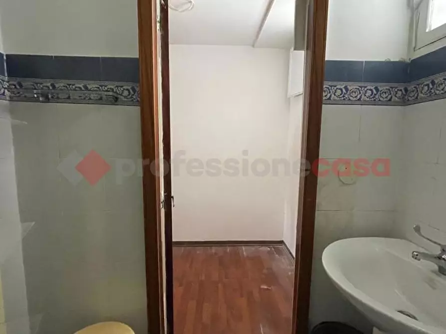 Immagine 10 di Negozio in affitto  in Via EMILIA, 102 a Taranto