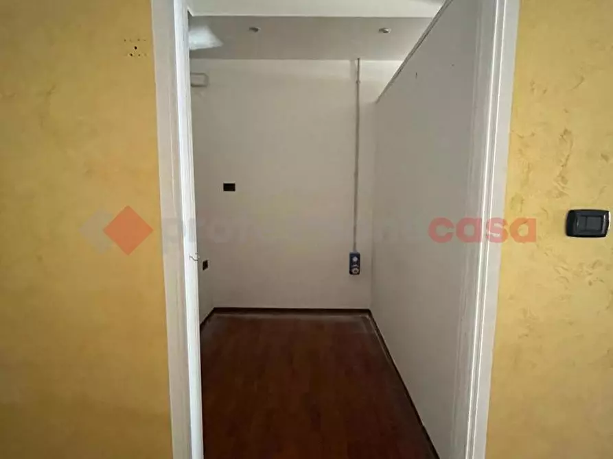 Immagine 4 di Negozio in affitto  in Via EMILIA, 102 a Taranto