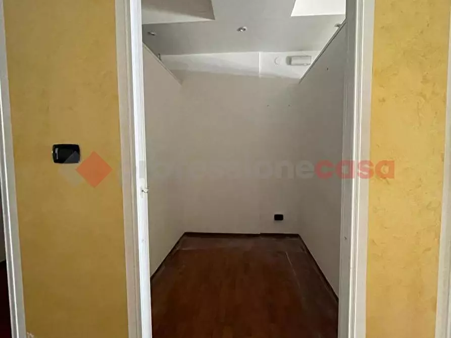 Immagine 3 di Negozio in affitto  in Via EMILIA, 102 a Taranto