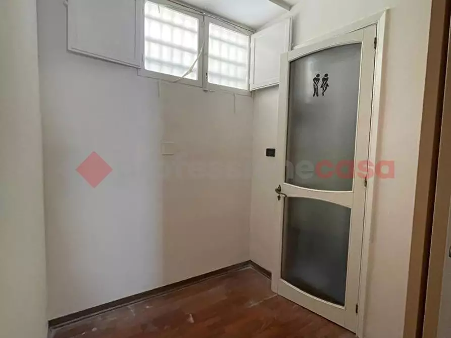 Immagine 9 di Negozio in vendita  in Via EMILIA, 102 a Taranto