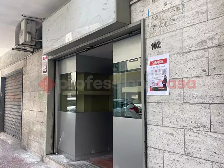 Immagine 18 di Negozio in vendita  in Via EMILIA, 102 a Taranto