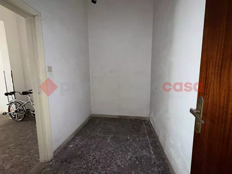 Immagine 2 di Negozio in vendita  in Via Minniti, 58 a Taranto