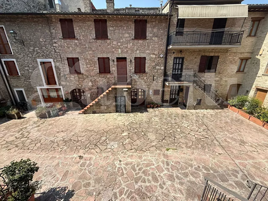 Immagine 1 di Terratetto in vendita  in Piazza ANDREA DEGLI ABBATI, 1 a Assisi