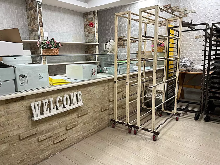 Immagine 1 di Negozio in affitto  in Via COLANGELO a San Severo