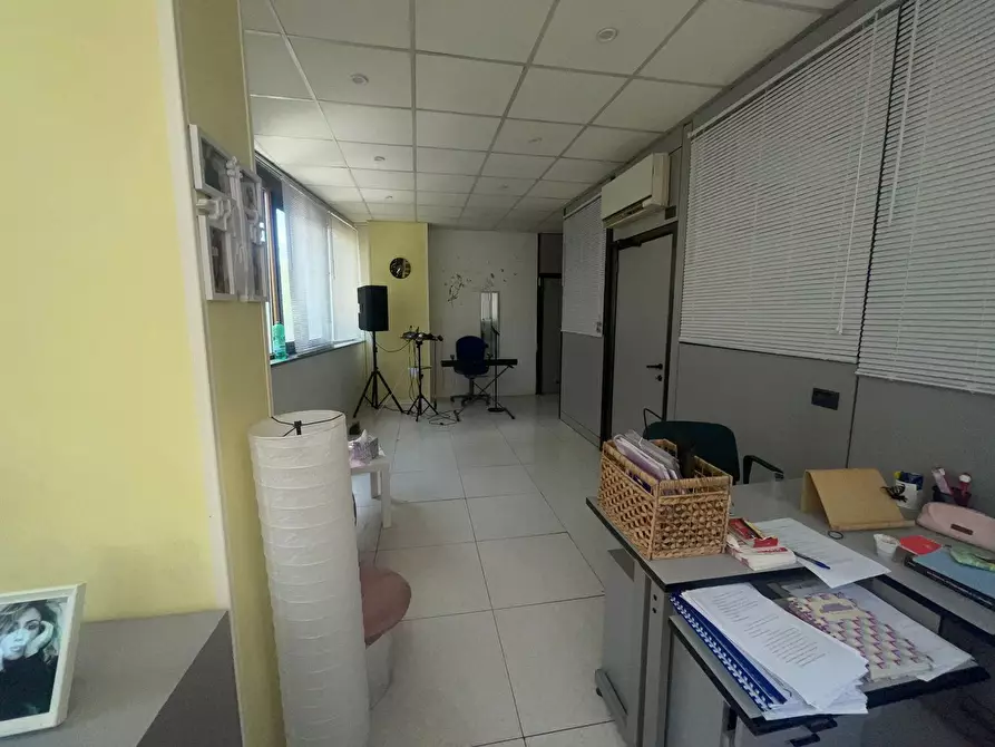 Immagine 14 di Palazzo in vendita  in Via francesco provenzale a Napoli