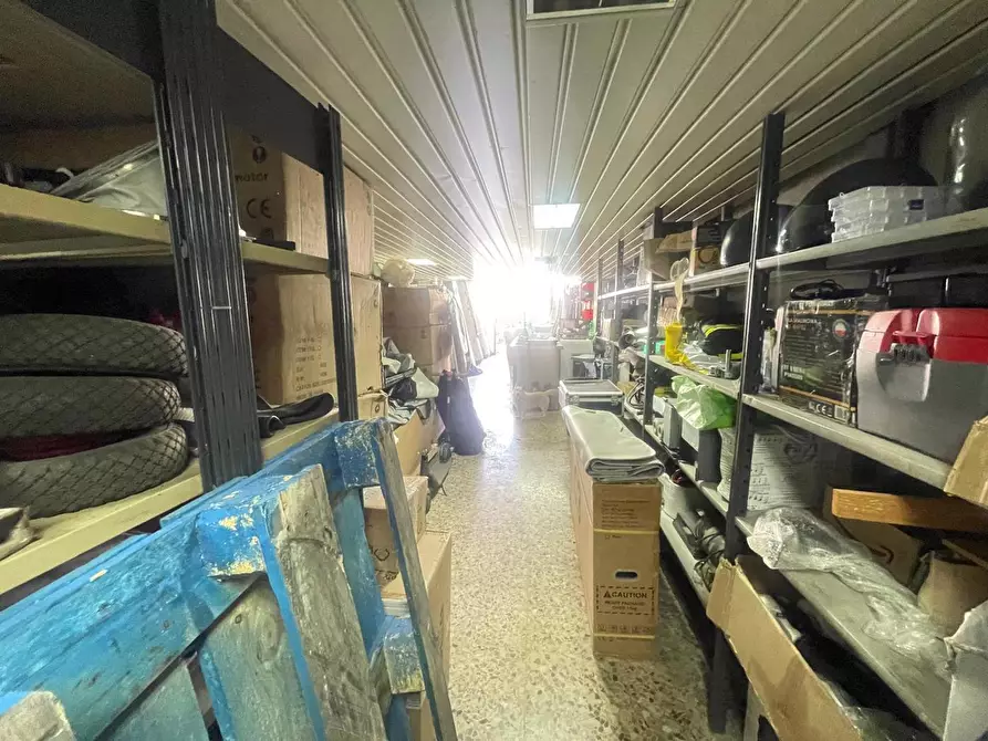 Immagine 23 di Palazzo in vendita  in Via francesco provenzale a Napoli