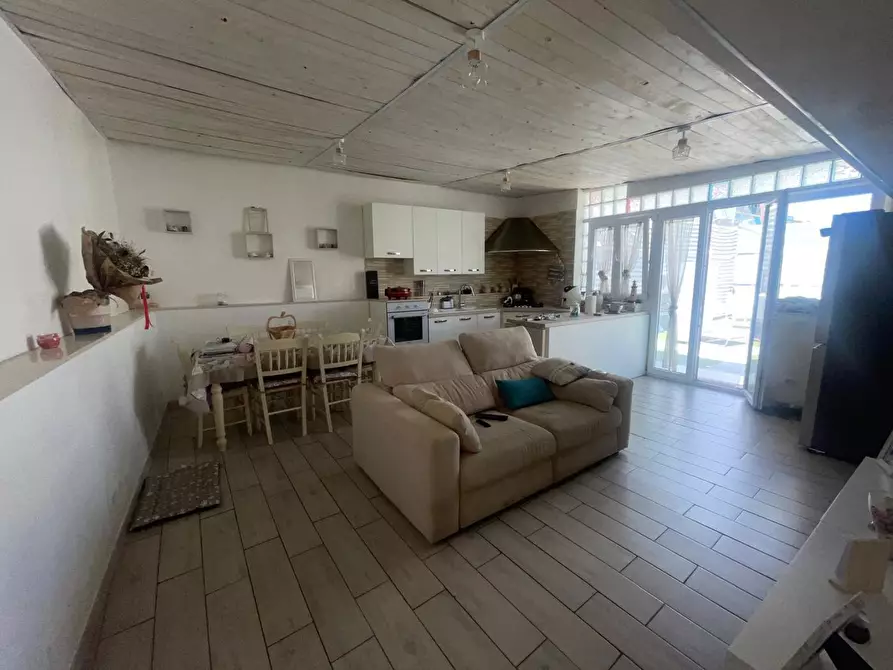 Immagine 15 di Palazzo in vendita  in Via francesco provenzale a Napoli