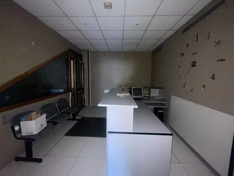 Immagine 11 di Palazzo in vendita  in Via francesco provenzale a Napoli