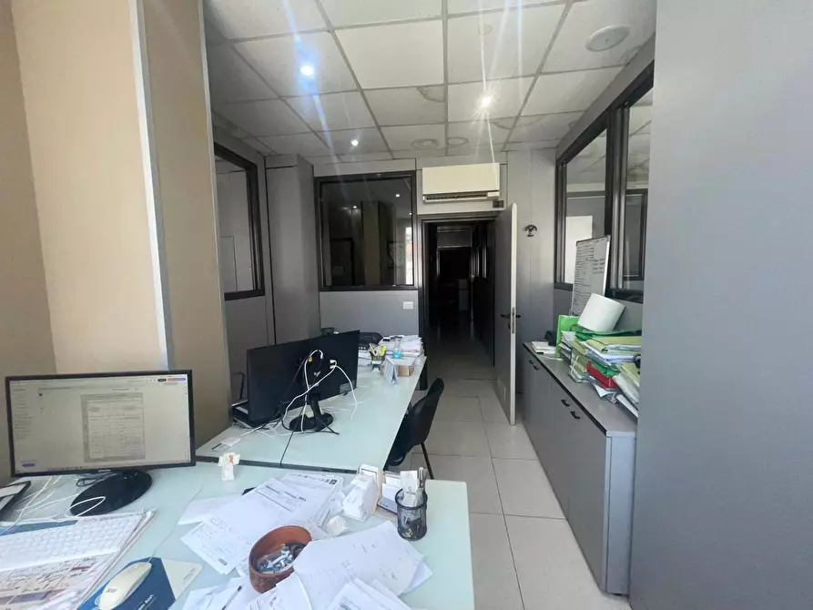 Immagine 13 di Ufficio in vendita  in Via francesco provenzale a Napoli