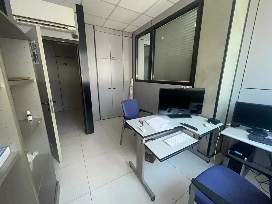 Immagine 7 di Ufficio in vendita  in Via francesco provenzale a Napoli