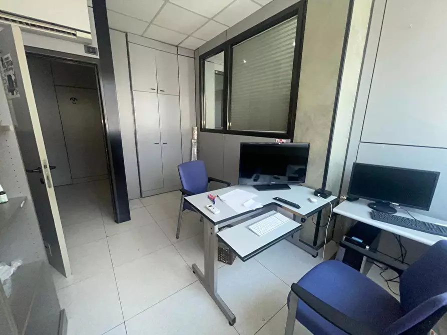 Immagine 10 di Ufficio in vendita  in Via francesco provenzale a Napoli